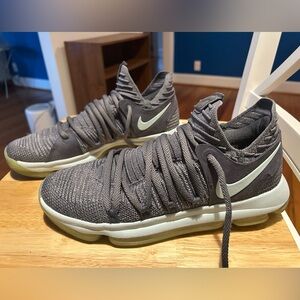 Nike KD 10 “Cool Grey Igloo”